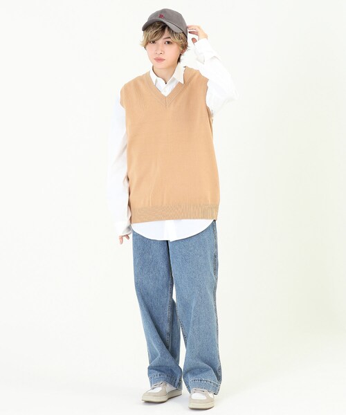 BOYSHE(ボーイシー)の「Vネック ニットプルオーバーベスト ベージュ(ベスト・レディース・その他)」の2枚目の写真