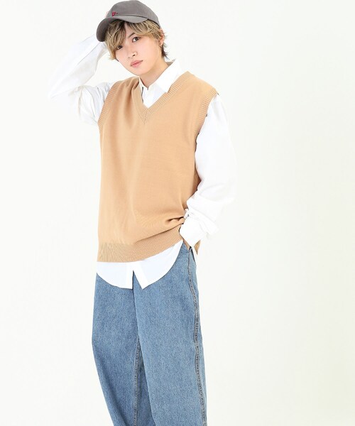 BOYSHE(ボーイシー)の「Vネック ニットプルオーバーベスト ベージュ(ベスト・レディース・その他)」の3枚目の写真