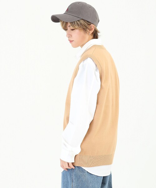 BOYSHE(ボーイシー)の「Vネック ニットプルオーバーベスト ベージュ(ベスト・レディース・その他)」の4枚目の写真