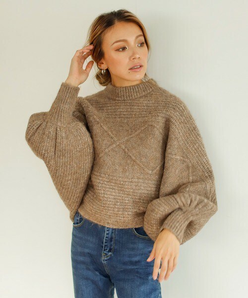 Auntie Rosa Holiday(アンティローザホリデー)の「パフスリーブニットポンチョ(ニット/セーター・レディース・ホワイト/ブラウン/ベージュ・FREE)」の3枚目の写真