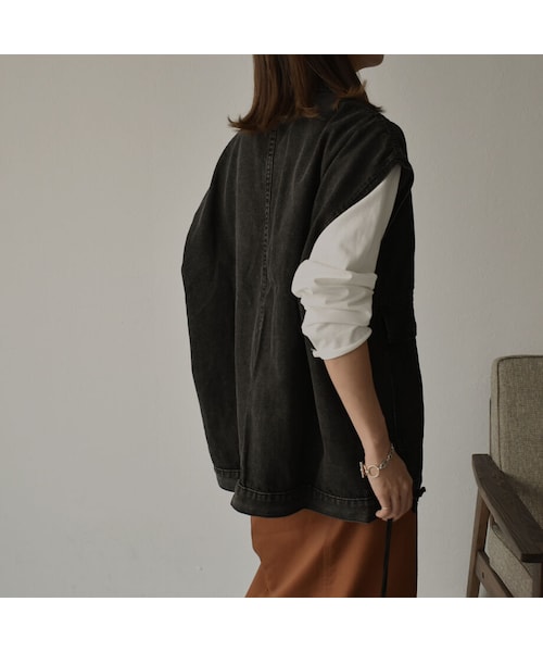 Lavish Gate（ラヴィッシュゲート）の「jacket-02001　ブラックデニム ビッグベスト（ベスト・レディース・その他）」の2枚目の写真