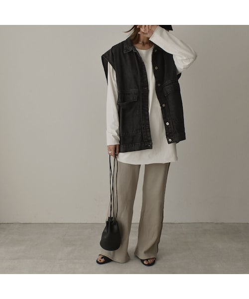 Lavish Gate（ラヴィッシュゲート）の「jacket-02001　ブラックデニム ビッグベスト（ベスト・レディース・その他）」の5枚目の写真