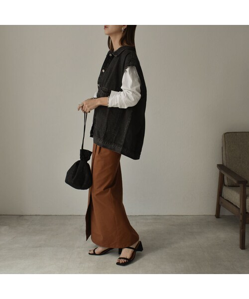 Lavish Gate（ラヴィッシュゲート）の「jacket-02001　ブラックデニム ビッグベスト（ベスト・レディース・その他）」の4枚目の写真