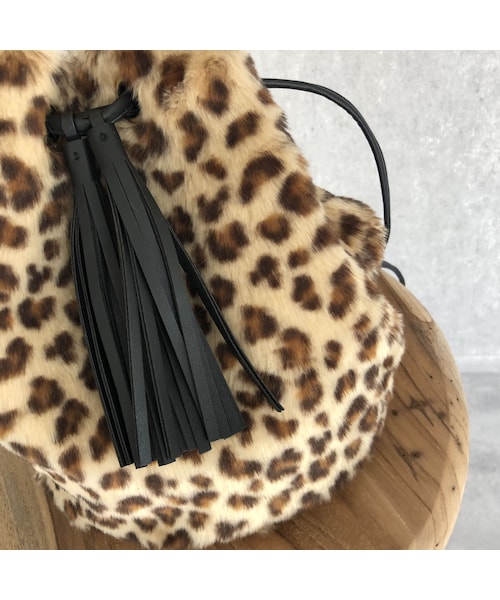 copine（コピン）の「11月16日再入荷！秋冬定番レオパード柄！巾着ファー2WAYバッグ【クリックポスト対象商品】（ショルダーバッグ・レディース・その他）」の2枚目の写真