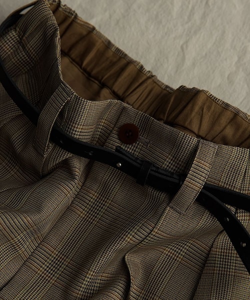 LIDNM（リドム）の「LONG NARROW LEATHER BELT（ベルト・メンズ・ブラック/ブラウン・F）」の5枚目の写真