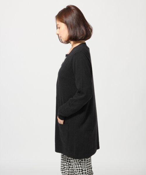 LEPSIM(レプシィム)の「12GミドルVカーデ(トップス・レディース・ブラック/トップグレー/カーキ/ダークネイビー・M/L)」の5枚目の写真