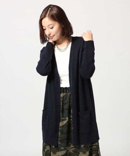 LEPSIM(レプシィム)の「12GミドルVカーデ(トップス・レディース・ブラック/トップグレー/カーキ/ダークネイビー・M/L)」の4枚目の写真