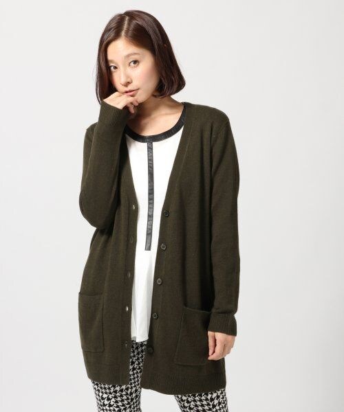 LEPSIM(レプシィム)の「12GミドルVカーデ(トップス・レディース・ブラック/トップグレー/カーキ/ダークネイビー・M/L)」の3枚目の写真