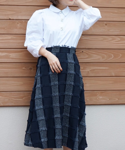 no brand(ノーブランド)の「ボリュームパフスリーブビジューボタンブラウス・ホワイト(シャツ/ブラウス・レディース・その他)」の3枚目の写真
