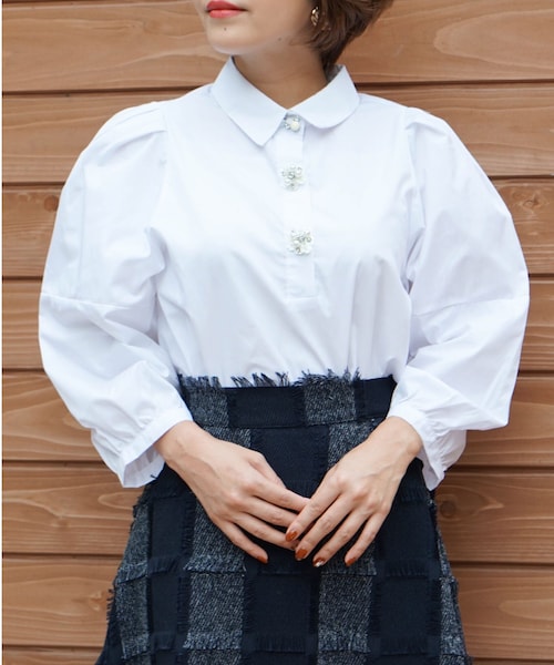 no brand(ノーブランド)の「ボリュームパフスリーブビジューボタンブラウス・ホワイト(シャツ/ブラウス・レディース・その他)」の4枚目の写真