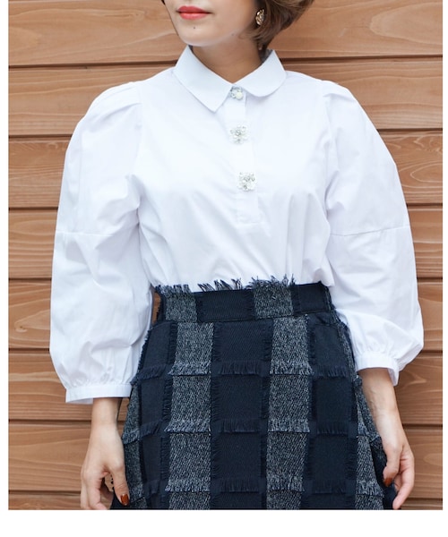 no brand(ノーブランド)の「ボリュームパフスリーブビジューボタンブラウス・ホワイト(シャツ/ブラウス・レディース・その他)」の5枚目の写真