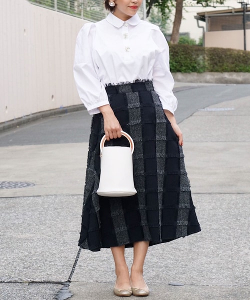 no brand(ノーブランド)の「ボリュームパフスリーブビジューボタンブラウス・ホワイト(シャツ/ブラウス・レディース・その他)」の8枚目の写真