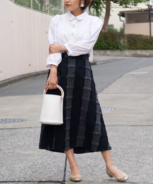 no brand(ノーブランド)の「ボリュームパフスリーブビジューボタンブラウス・ホワイト(シャツ/ブラウス・レディース・その他)」の11枚目の写真