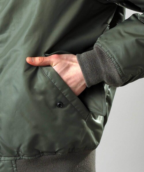 AVIREX（アヴィレックス）の「MA-1 コマーシャル ロゴ/MA-1 COMMERCIAL LOGO（ジャケット/アウター・メンズ・BLACK/SAGE・M, L, XL, XXL）」の10枚目の写真