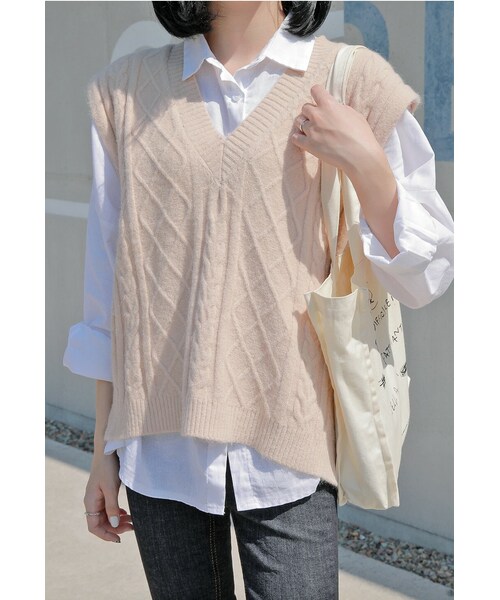 HOTPING（ホッピン）の「Vネックドロップショルダーツイストニットベスト（ベスト・レディース・Brown/White/Black・フリーサイズ）」の2枚目の写真