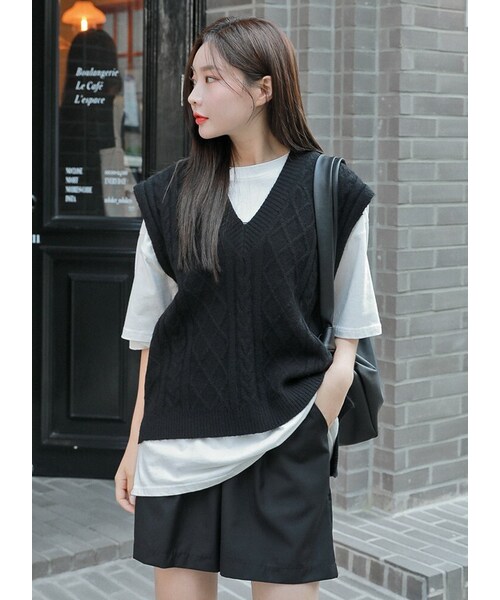 HOTPING（ホッピン）の「Vネックドロップショルダーツイストニットベスト（ベスト・レディース・Brown/White/Black・フリーサイズ）」の3枚目の写真