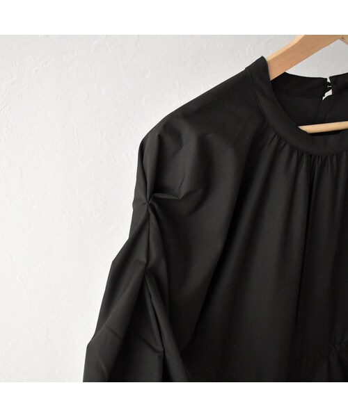 Lavish Gate（ラヴィッシュゲート）の「onepiece-04029　日本製　バックボタン ショルダータックワンピース　ブラック（ワンピース・レディース・その他）」の11枚目の写真