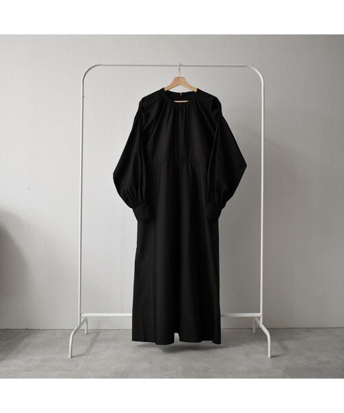 Lavish Gate（ラヴィッシュゲート）の「onepiece-04029　日本製　バックボタン ショルダータックワンピース　ブラック（ワンピース・レディース・その他）」の8枚目の写真