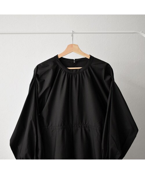 Lavish Gate（ラヴィッシュゲート）の「onepiece-04029　日本製　バックボタン ショルダータックワンピース　ブラック（ワンピース・レディース・その他）」の10枚目の写真