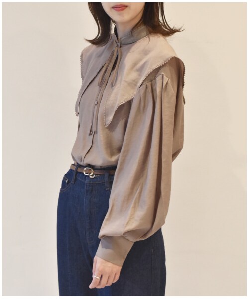w closet(ダブルクローゼット)の「付け襟付きスタンドネックブラウス(トップス・レディース・オフホワイト/オートミール/ブラウン・FREE/M/L)」の21枚目の写真
