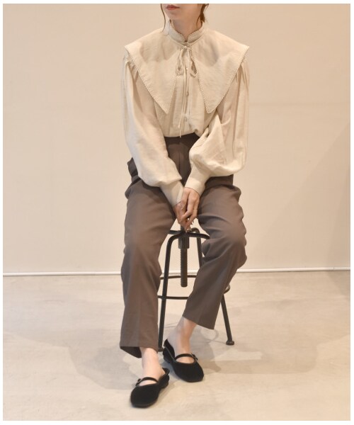 w closet(ダブルクローゼット)の「付け襟付きスタンドネックブラウス(トップス・レディース・オフホワイト/オートミール/ブラウン・FREE/M/L)」の19枚目の写真