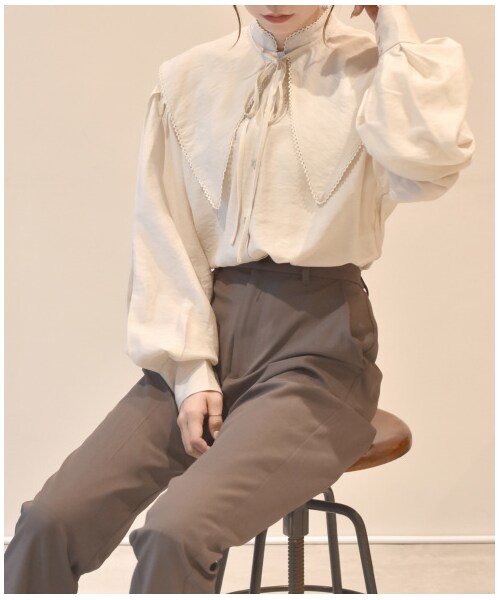 w closet(ダブルクローゼット)の「付け襟付きスタンドネックブラウス(トップス・レディース・オフホワイト/オートミール/ブラウン・FREE/M/L)」の17枚目の写真