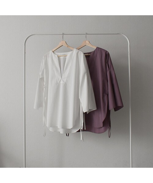 Lavish Gate(ラヴィッシュゲート)の「tops-04049 日本製 サイドスリット カフタンブラウス ホワイト ダスティパープル(シャツ/ブラウス・レディース・その他)」の12枚目の写真