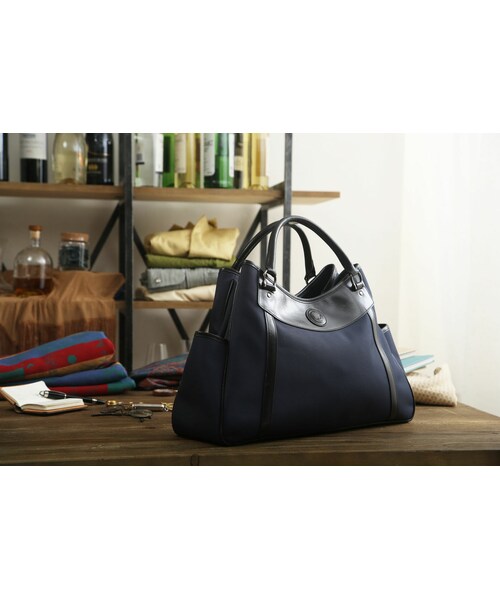 Made In Eden(-)の「ハンドバックB(メッセンジャーバッグ・レディース・Navy・42X12X16cm)」の1枚目の写真