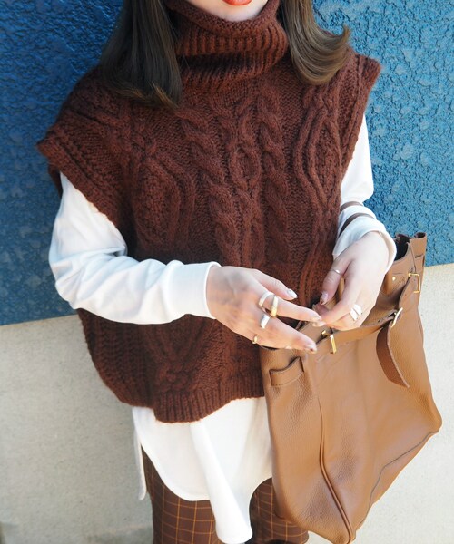 LAULEN(ローレン)の「Turtle cable vest(ベスト・レディース・ホワイト/ブラウン・FREE)」の2枚目の写真