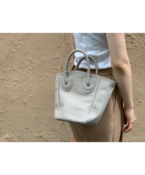 YOUNG&OLSEN The DRYGOODS STORE(ヤングアンドオルセン)の「YOUNG&OLSEN / PETITE LEATHER TOTE BAG(ハンドバッグ・レディース・その他)」の2枚目の写真