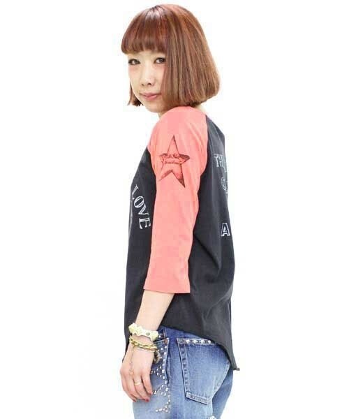 RNA（アールエヌエー）の「ハートEYEスカル配色ラグランTシャツ（トップス・レディース・オフホワイト×スミクロ/スミクロ×チェリーピンク/杢グレー×アクアブルー・M）」の4枚目の写真