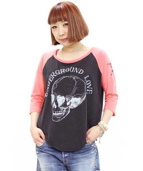 RNA（アールエヌエー）の「ハートEYEスカル配色ラグランTシャツ（トップス・レディース・オフホワイト×スミクロ/スミクロ×チェリーピンク/杢グレー×アクアブルー・M）」の2枚目の写真