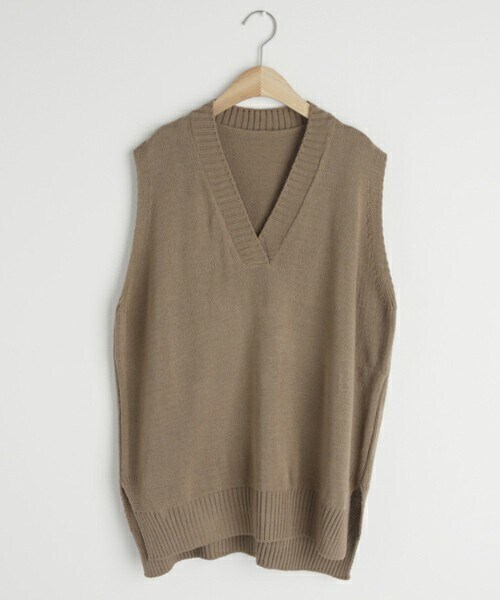 DHOLIC（ディーホリック）の「Vネックスリットベスト（ベスト・レディース・ブラック/グリーン/ブルー/ブラウン/ベージュ・FREE）」の3枚目の写真
