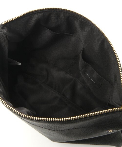 A part by（アパートバイ）の「ＬＺＩＰシンプルクラッチバッグ（バッグ・レディース・ホワイト/ブラック/レッド/グリーン・ナシ）」の7枚目の写真