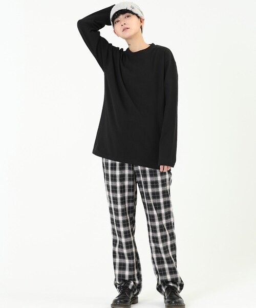 BOYSHE（ボーイシー）の「シンプルロングTシャツ オーバーサイズカットソー　ブラック（Tシャツ/カットソー・レディース・その他）」の2枚目の写真