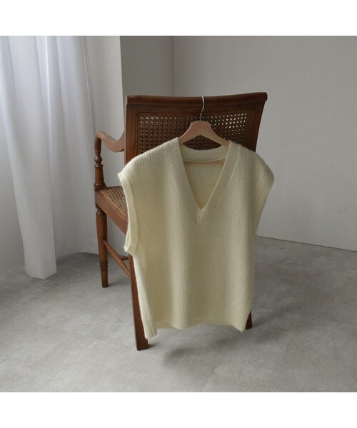Lavish Gate（ラヴィッシュゲート）の「knit-02093　Vネック　ケーブルニットベスト　オフホワイト（ベスト・レディース・その他）」の9枚目の写真