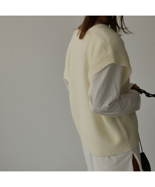 Lavish Gate（ラヴィッシュゲート）の「knit-02093　Vネック　ケーブルニットベスト　オフホワイト（ベスト・レディース・その他）」の3枚目の写真