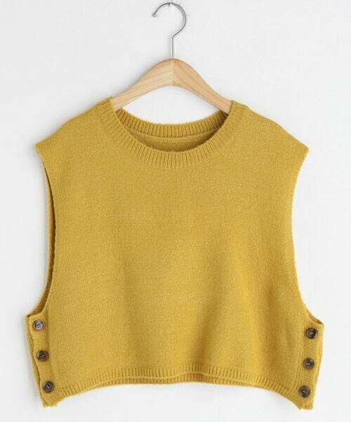 DHOLIC（ディーホリック）の「サイドボタンベスト（ベスト・レディース・ホワイト/グレー/ピンク/イエロー/ベージュ・FREE）」の4枚目の写真