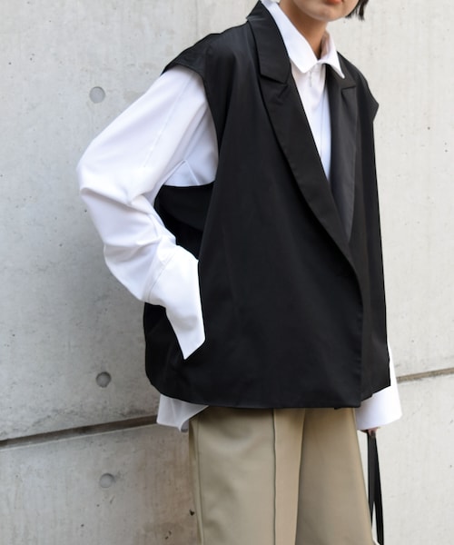 no brand（ノーブランド）の「バックタックスリーブレスナイロンJK（ナイロンジャケット・レディース・その他）」の5枚目の写真