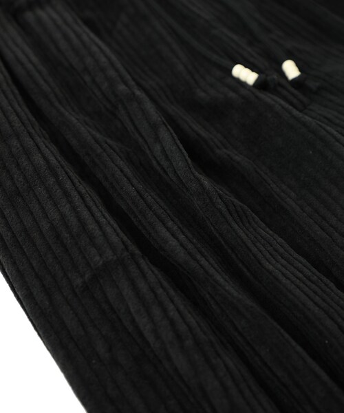FACCIES(ファチーズ)の「CORDUROY HEAVY WIDE PANTS(パンツ・メンズ・IVORY/BLACK・1/2)」の8枚目の写真