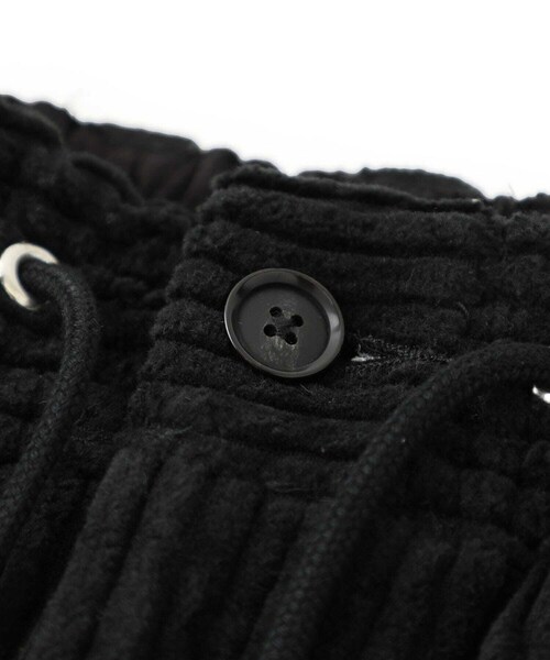 FACCIES(ファチーズ)の「CORDUROY HEAVY WIDE PANTS(パンツ・メンズ・IVORY/BLACK・1/2)」の6枚目の写真