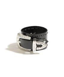 TOGA PULLA（トーガ プルラ）の「ステッチレザーメタルバングル