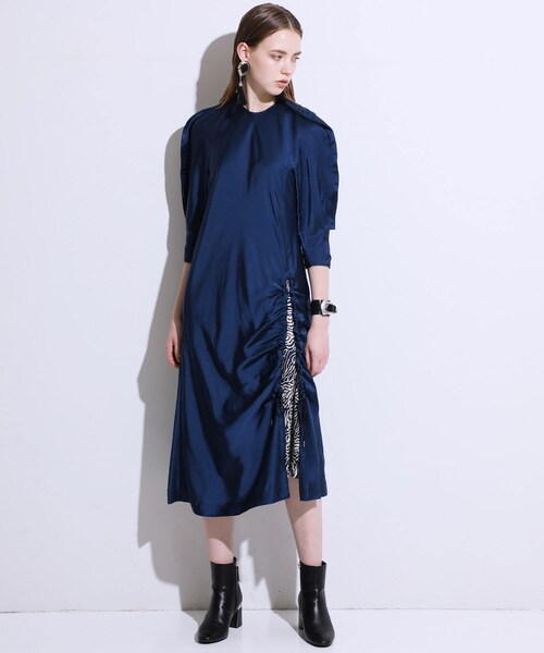 TOGA PULLA（トーガ プルラ）の「ステッチレザーメタルバングル