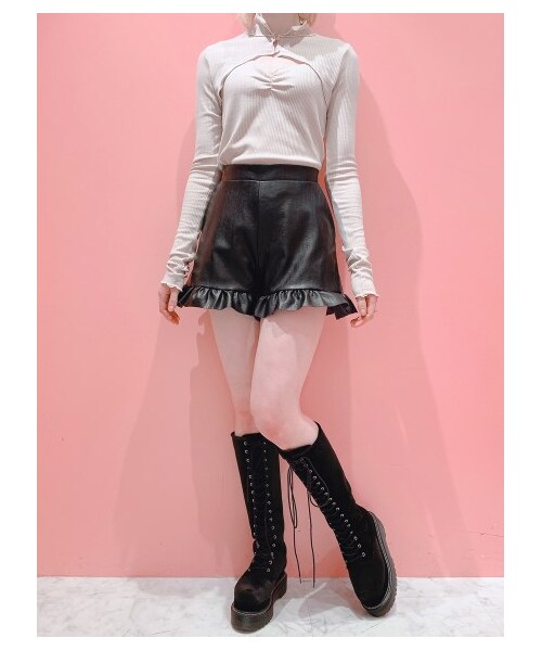 lilLilly(リルリリー)の「レザーフリルショートパンツ(パンツ・レディース・WHITE/PINK・S/M)」の3枚目の写真