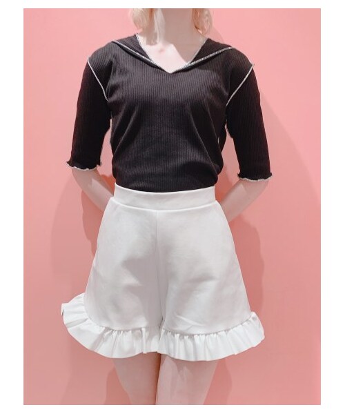 lilLilly(リルリリー)の「レザーフリルショートパンツ(パンツ・レディース・WHITE/PINK・S/M)」の1枚目の写真