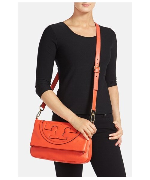TORY BURCH（トリーバーチ）の「Tory Burch 'All T Suki' Leather Crossbody Bag（クラッチバッグ・Black）」の5枚目の写真