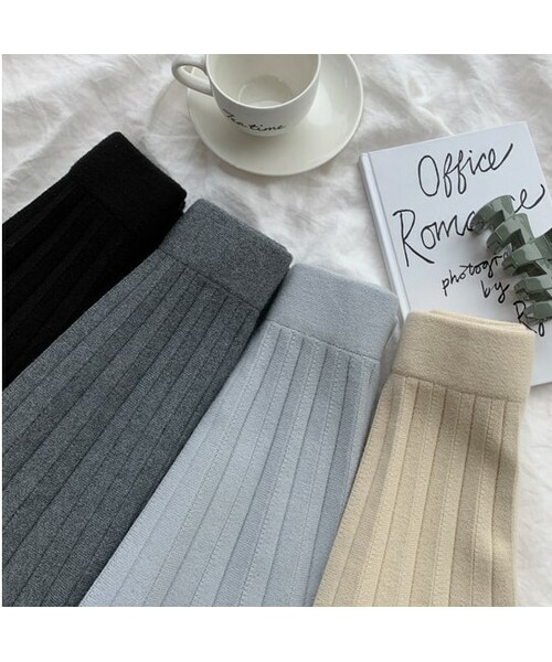 HOTPING(ホッピン)の「Aラインプリーツニットミニスカート(スカート・レディース・Black/White/Grey/Blue・フリーサイズ)」の4枚目の写真