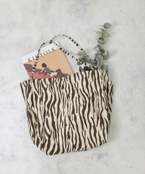 Sheson（シーズン）の「アニマル柄ビッグトートバッグ（トートバッグ・レディース・レオパード/ゼブラブラウン/ゼブラホワイト・FREE）」の2枚目の写真