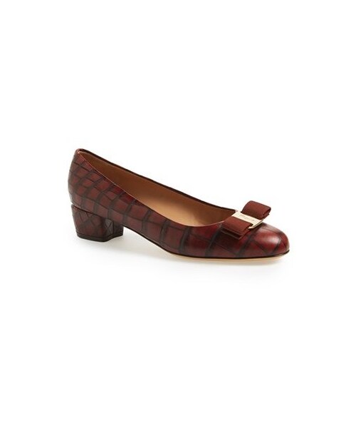 FERRAGAMO（フェラガモ）の「Salvatore Ferragamo 'Vara' Croc Embossed Pump (Women)（パンプス・レディース・Copper・9.5 B/5 B/11 B/5.5 B/7 C/10 B/8 B/7 B/7.5 B/8.5 B/6.5 B/6 B/9 B）」の3枚目の写真