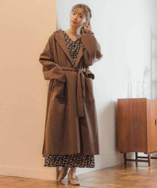 mysty woman(ミスティウーマン)の「【追加予約】ボリュームガウンコート(ジャケット/アウター・レディース・アイボリー/【WEB限定】ブラック/【WEB限定】ダークピンク/モカ/ブラウン/ブルーグレー・F)」の16枚目の写真